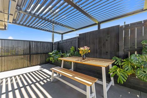 Photo of property in 1 Rehua Place, Waiwhakaiho, New Plymouth, 4312