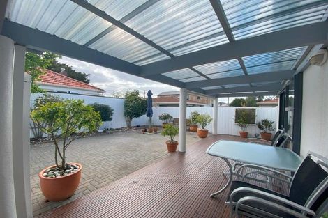 Photo of property in 2/90 Nile Road, Milford, Auckland, 0620