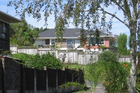 Photo of property in 19 Pokapu Street, Titirangi, Auckland, 0600