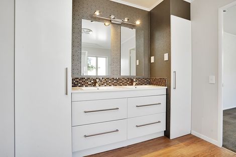 Photo of property in 10 Admiral Crescent, Flagstaff, Hamilton, 3210