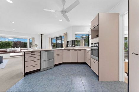 Photo of property in 12 Paradise Place, Pakuranga Heights, Auckland, 2010