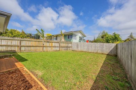 Photo of property in 11 Karo Place, Glendene, Auckland, 0602