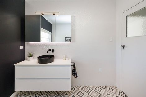 Photo of property in 30 Lincoln Terrace, Hokowhitu, Palmerston North, 4410