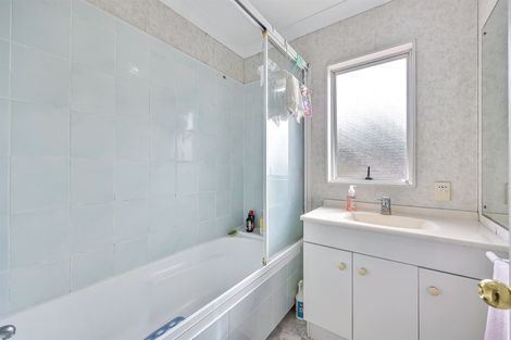 Photo of property in 10 Belvedere Court, West Harbour, Auckland, 0618