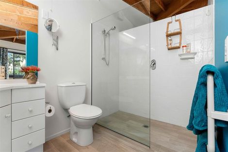 Photo of property in 18 Paetawa Road, Peka Peka, Waikanae, 5391