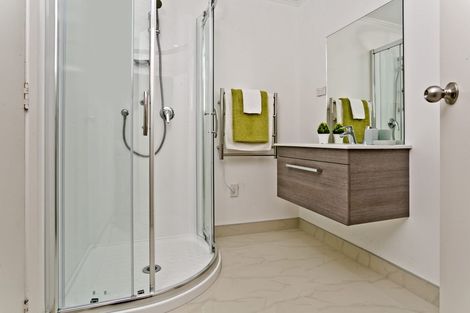 Photo of property in 1/221 Lake Road, Belmont, Auckland, 0622