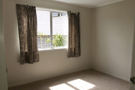 Photo of property in 21 Finn Place, Totara Vale, Auckland, 0629