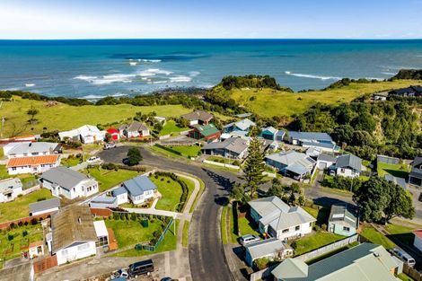 Photo of property in 13 Hickey Place, Opunake, 4616