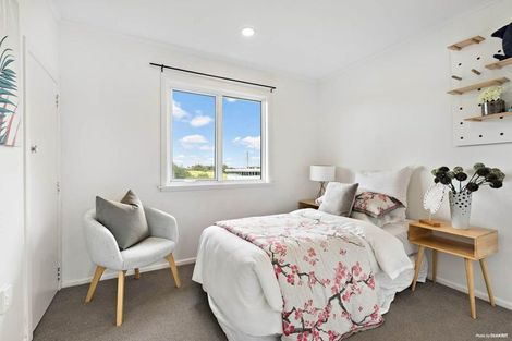 Photo of property in 230 Sunset Road, Windsor Park, Auckland, 0632