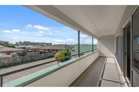 Photo of property in 3/50 Division Street, Riccarton, Christchurch, 8041