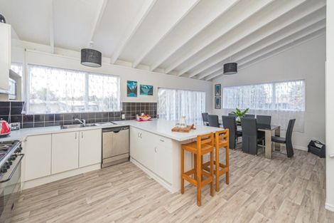 Photo of property in 2 Photinia Place, Aramoho, Whanganui, 4500