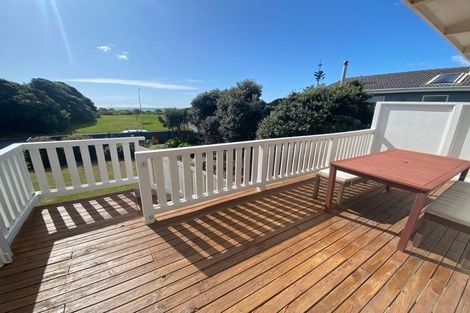 Photo of property in 104 Field Way, Waikanae Beach, Waikanae, 5036