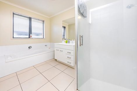 Photo of property in 2 Ribbonwood Close, Te Kauwhata, 3710
