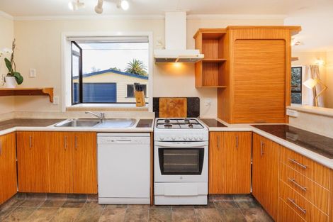 Photo of property in 2 Oban Place, Awapuni, Palmerston North, 4412