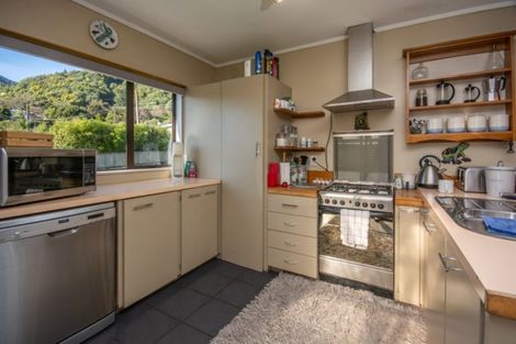 Photo of property in 52 Wairau Road, Picton, 7220