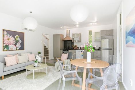 Photo of property in 2/39 Onslow Road, Khandallah, Wellington, 6035