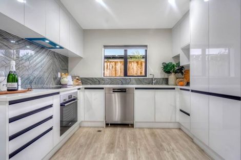 Photo of property in 4/2 Smiths Avenue, Papakura, 2110