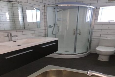 Photo of property in 27 Sunset Road, Totara Vale, Auckland, 0632