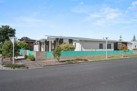 Photo of property in 2 Coprosma Close, Papamoa Beach, Papamoa, 3118