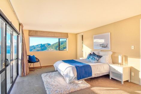 Photo of property in 20 Countess Close, Maupuia, Wellington, 6022