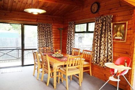 Photo of property in 554 Scenic Drive, Waiatarua, Auckland, 0612