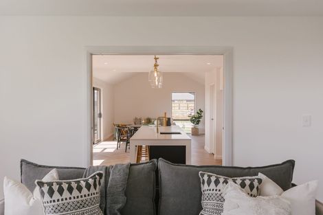 Photo of property in 5 Corsica Court, Fitzherbert, Palmerston North, 4410