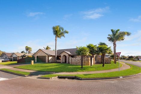 Photo of property in 2 Oreti Crescent, Papamoa Beach, Papamoa, 3118