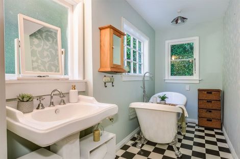 Photo of property in 1/45 Airlie Road, Plimmerton, Porirua, 5026