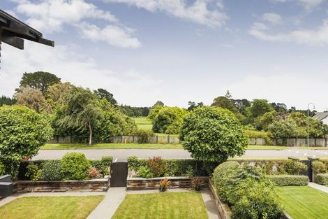 Photo of property in 8 Fairway Grove, Hokowhitu, Palmerston North, 4410