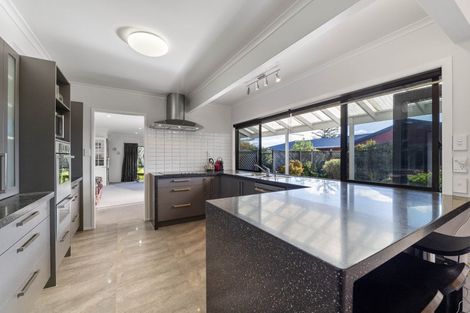 Photo of property in 64 Karina Road, Merrilands, New Plymouth, 4312