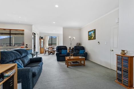 Photo of property in 56 Black Teal Close, Unsworth Heights, Auckland, 0632