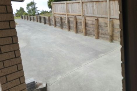 Photo of property in 13 Thomas Rea Place, Te Atatu South, Auckland, 0610