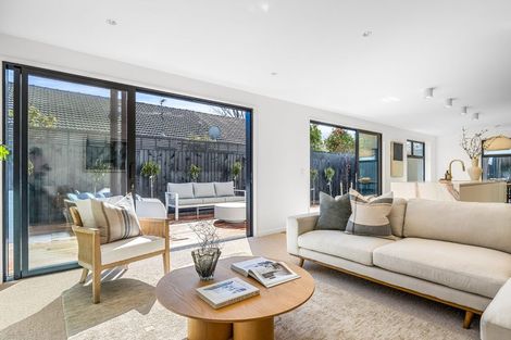 Photo of property in 2/17 Hewitts Road, Merivale, Christchurch, 8014