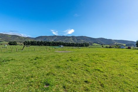 Photo of property in 360 Western Lake Road, Western Lake, Featherston, 5773