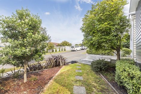 Photo of property in 3 Kaweka Close, Aotea, Porirua, 5024