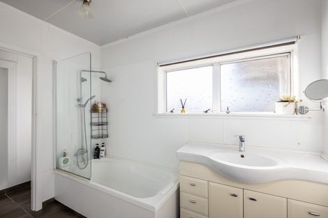 Photo of property in 37 Allan Road, Burgess Park, New Plymouth, 4371