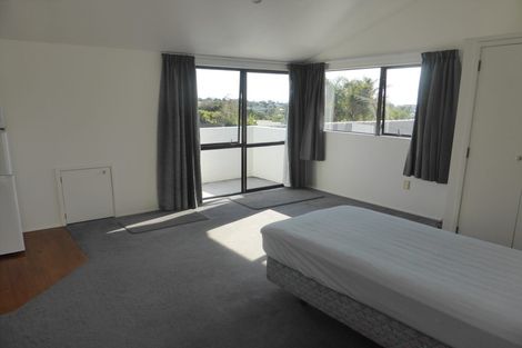 Photo of property in 33 John Dee Crescent, Red Beach, 0932