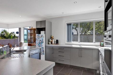 Photo of property in 4a Marchant Place, Westown, New Plymouth, 4310