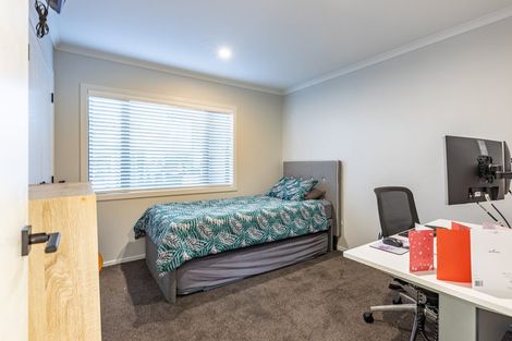 Photo of property in 10 Cyprus Place, Fitzherbert, Palmerston North, 4410
