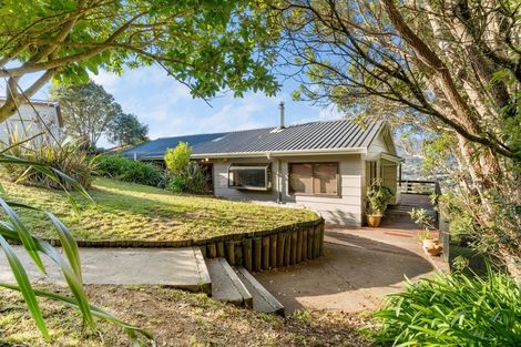 Photo of property in 37 Westhaven Drive, Tawa, Wellington, 5028