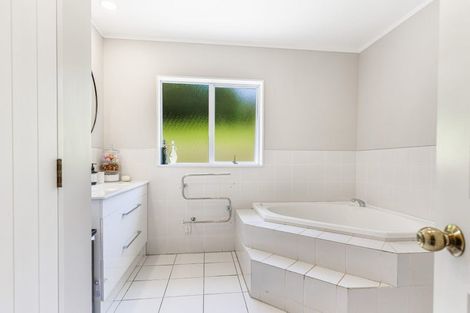 Photo of property in 17 Yelash Road, Massey, Auckland, 0614