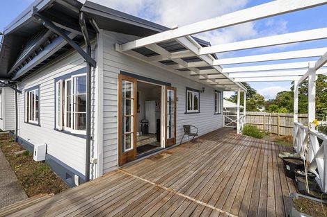 Photo of property in 7 Wheeler Place, Upper Vogeltown, New Plymouth, 4310