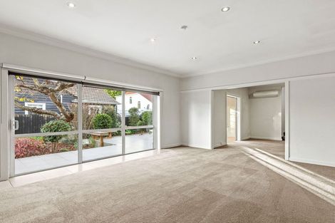 Photo of property in 112 Clyde Road, Ilam, Christchurch, 8041