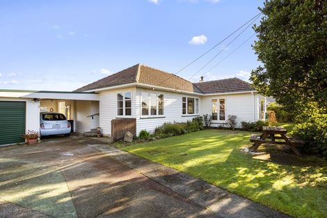 Photo of property in 2 Ongley Crescent, Tawa, Wellington, 5028