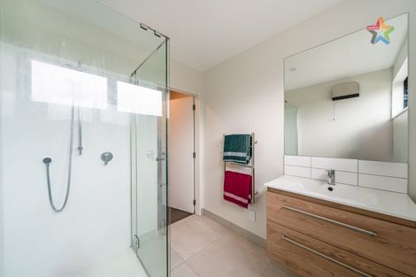 Photo of property in 4/48 Glen Road, Stokes Valley, Lower Hutt, 5019