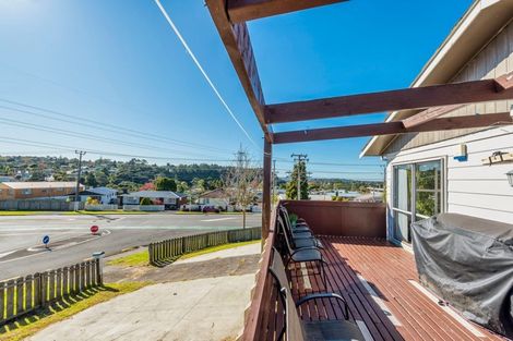 Photo of property in 2 Doone Place, Massey, Auckland, 0614