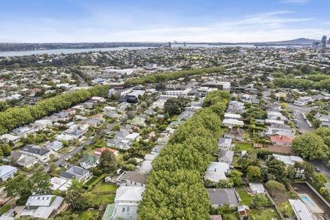 Photo of property in 31 Castle Street, Eltham, 4322