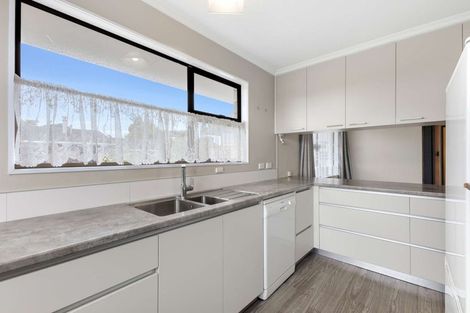 Photo of property in 5 Saint Ives Grove, Whalers Gate, New Plymouth, 4310