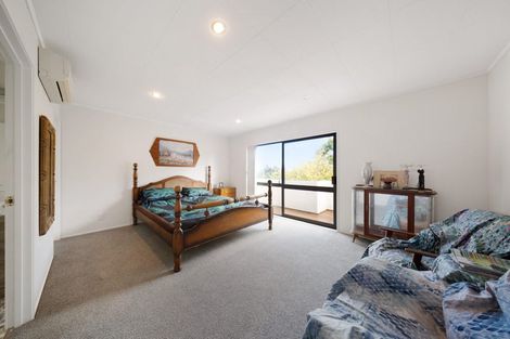 Photo of property in 215 Kaipara Road, Papakura, 2582