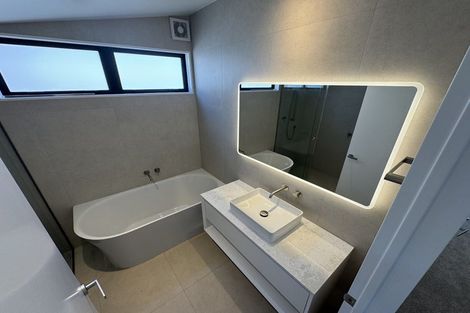 Photo of property in 7b Manor Place, Point Chevalier, Auckland, 1022